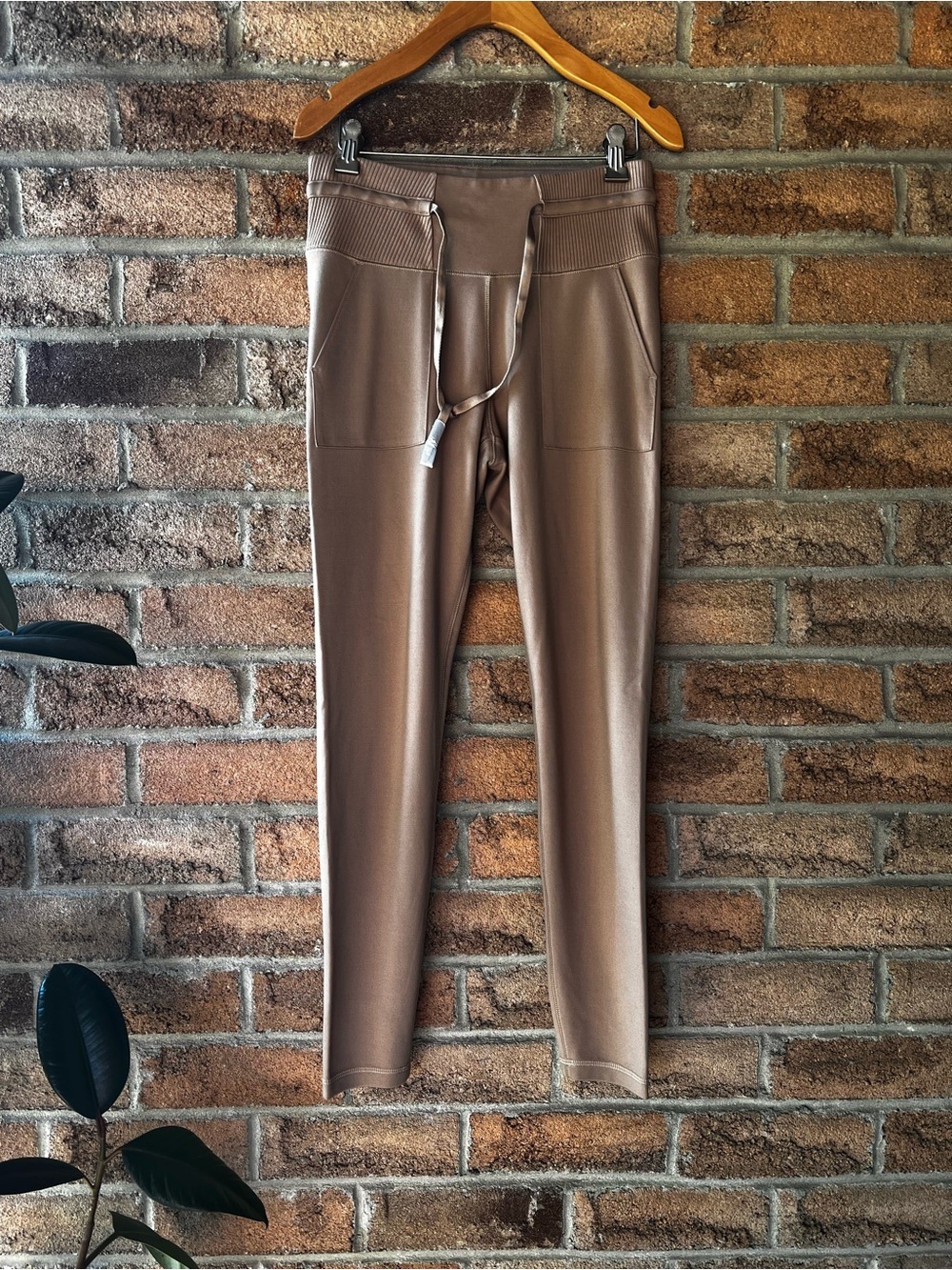 TravisMathew Friday Ponte Pocket Leggings NWT Natural High Rise Size S